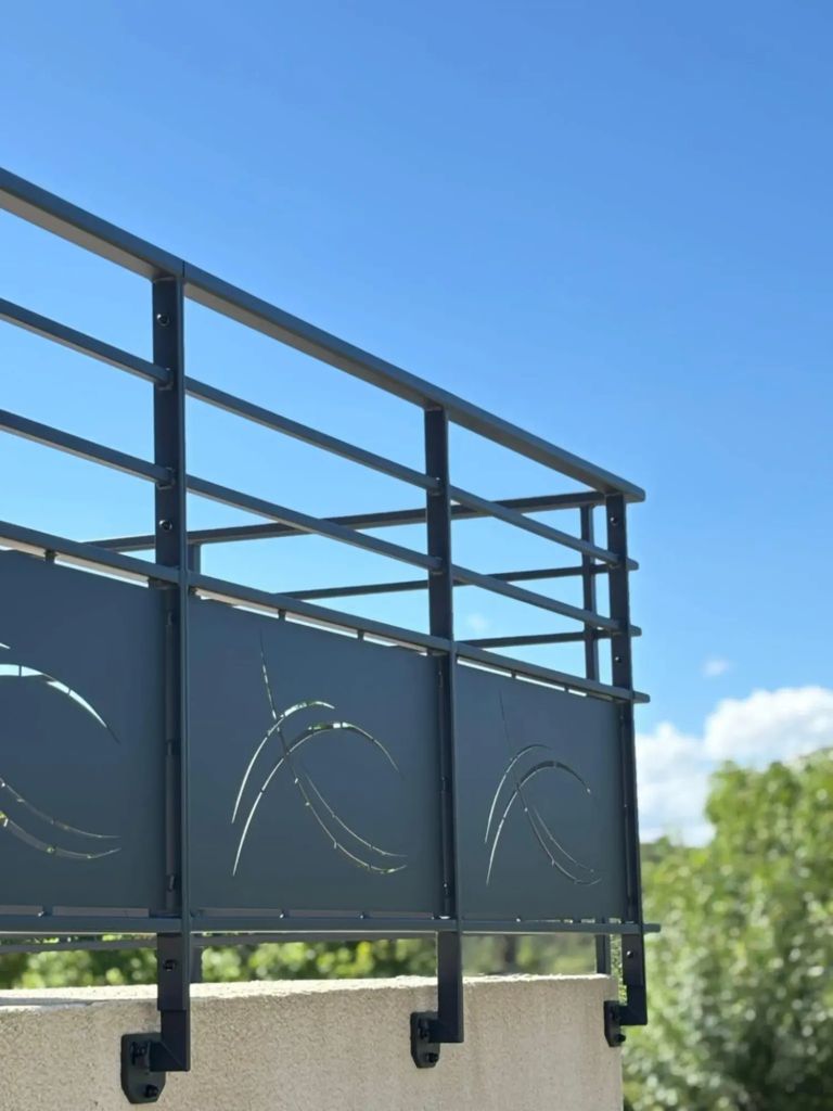 Garde-corps métallique pour terrasse installé en Drôme-ADF26
